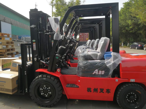 叉車轉(zhuǎn)向沉重？叫你這些方法排除！